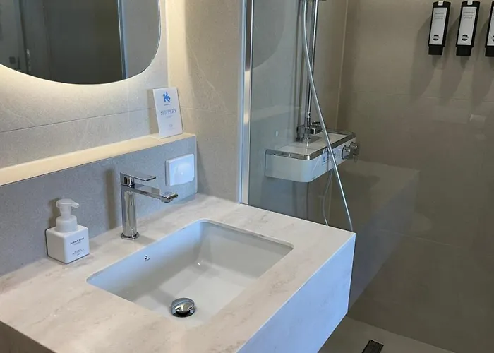 H Avenue Songjeong Hotel *