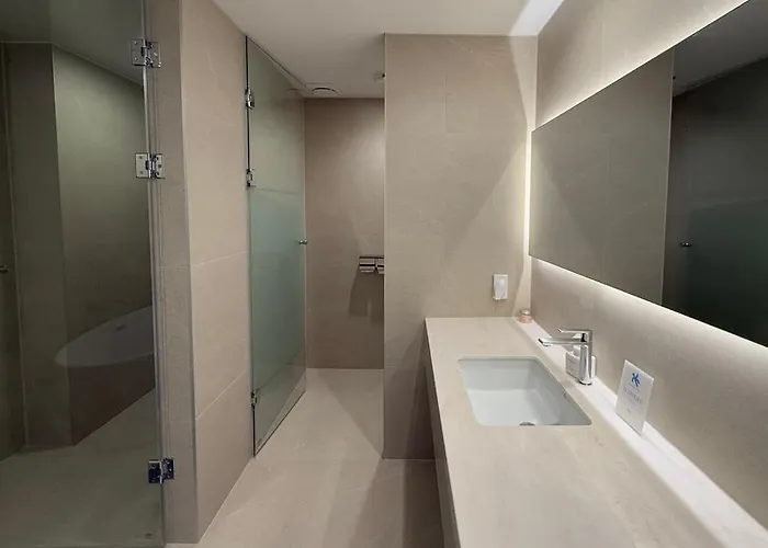 Hotel H Avenue Songjeong