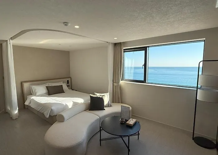 Hotel H Avenue Songjeong *